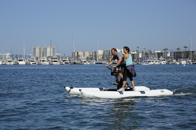#ThePaparazzi work together on an aquatic leg of The Amazing Race.