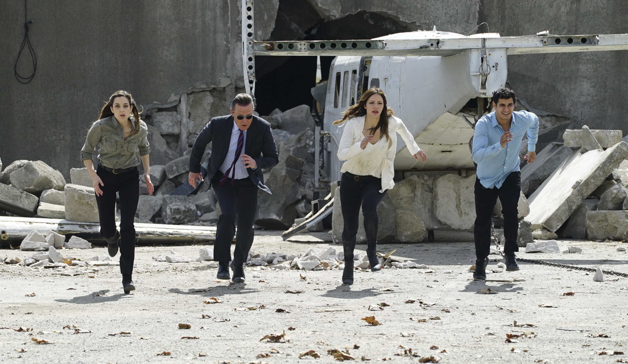 Kathleen Munroe as Oksana, Robert Patrick as Agent Cabe Gallo, Katharine McPhee as Paige Dineen, and Elyes Gabel as Walter O'Brien