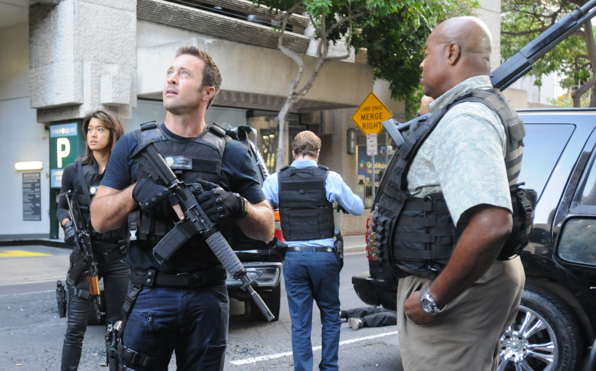 Grace Park as Kono Kalakaua, Alex O'Loughlin as Steve McGarrett, and Chi McBride as Lou Grover