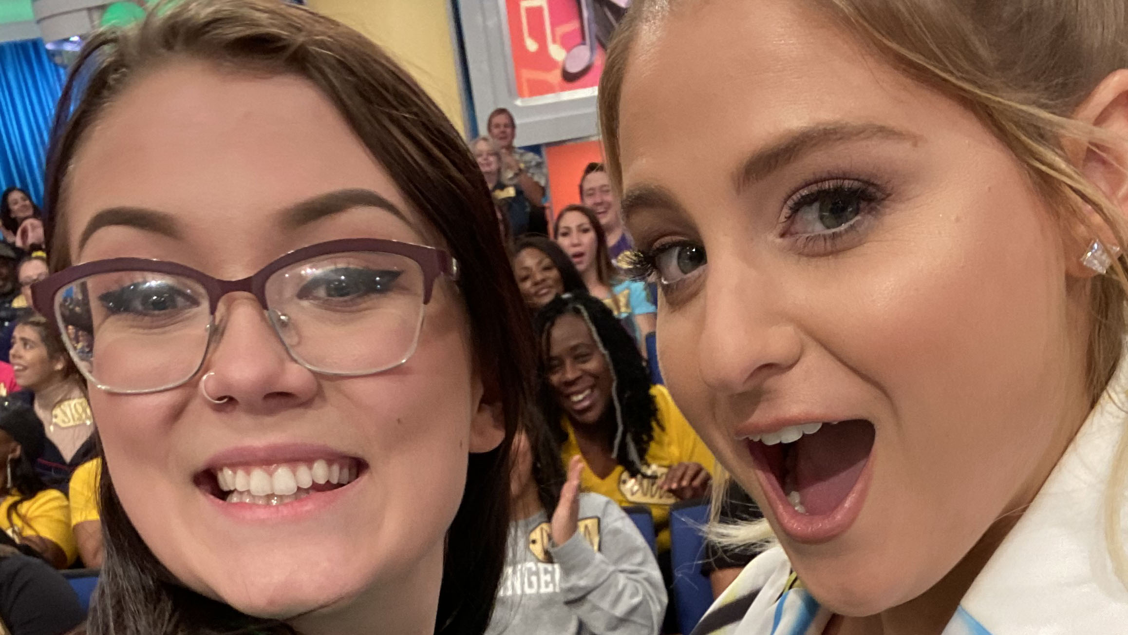 The GRAMMY-winner snags a selfie with the Bidders Row champ.