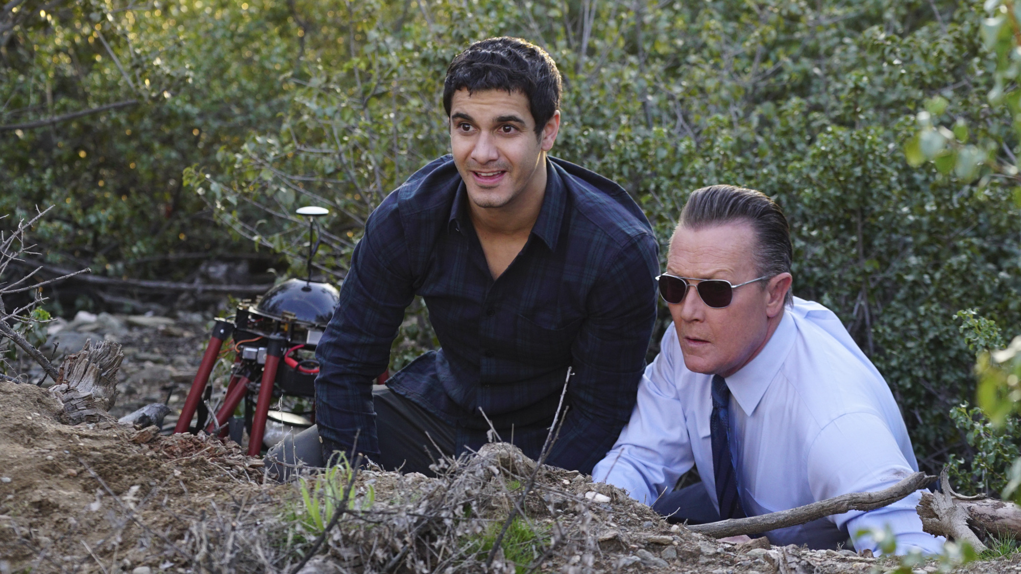 Elyes Gabel as Walter O'Brien and Robert Patrick as Agent Cabe Gallo