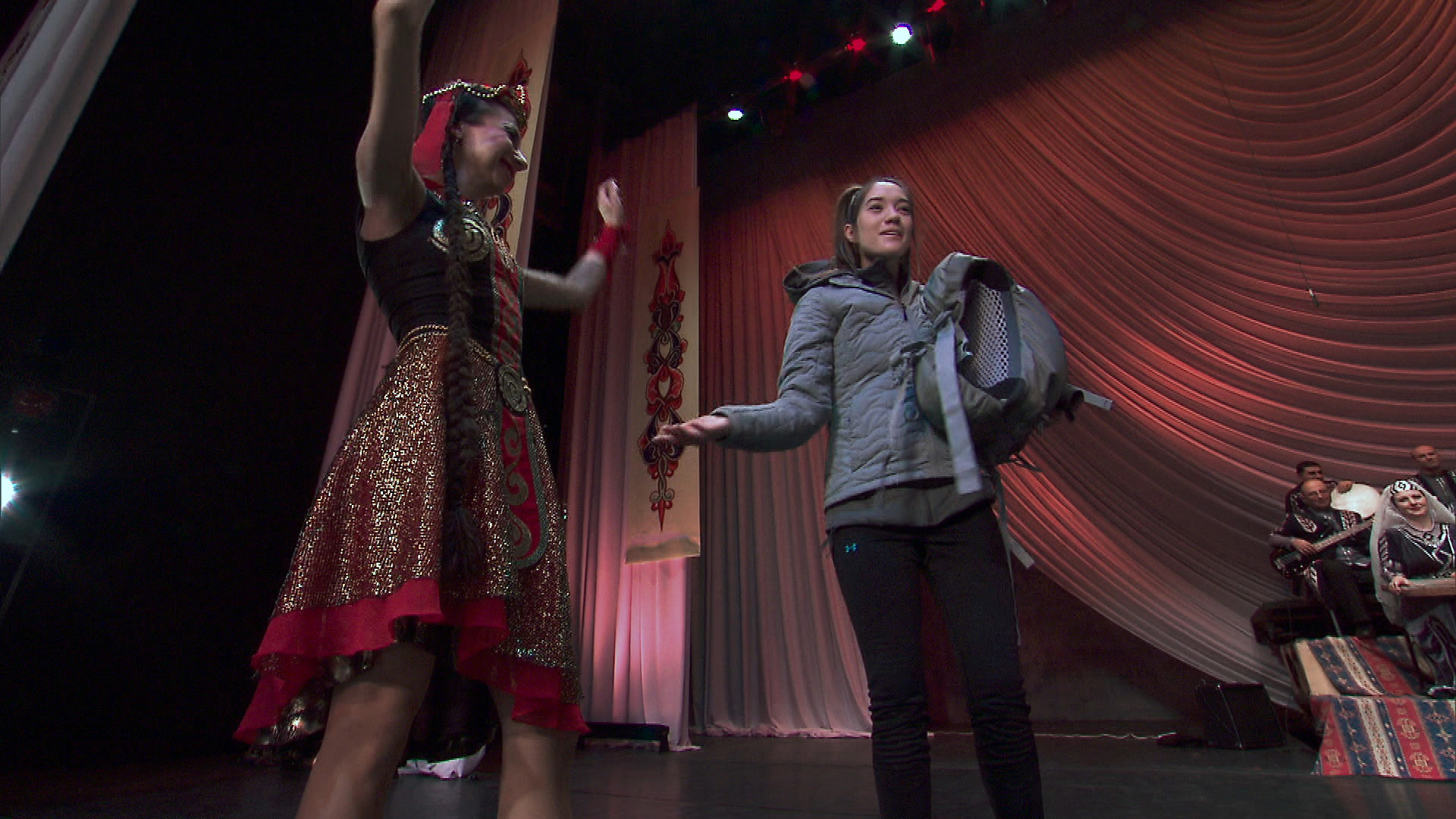 At the Route Marker in Armenia, Blair and Scott must search an opera stage for the next clue.