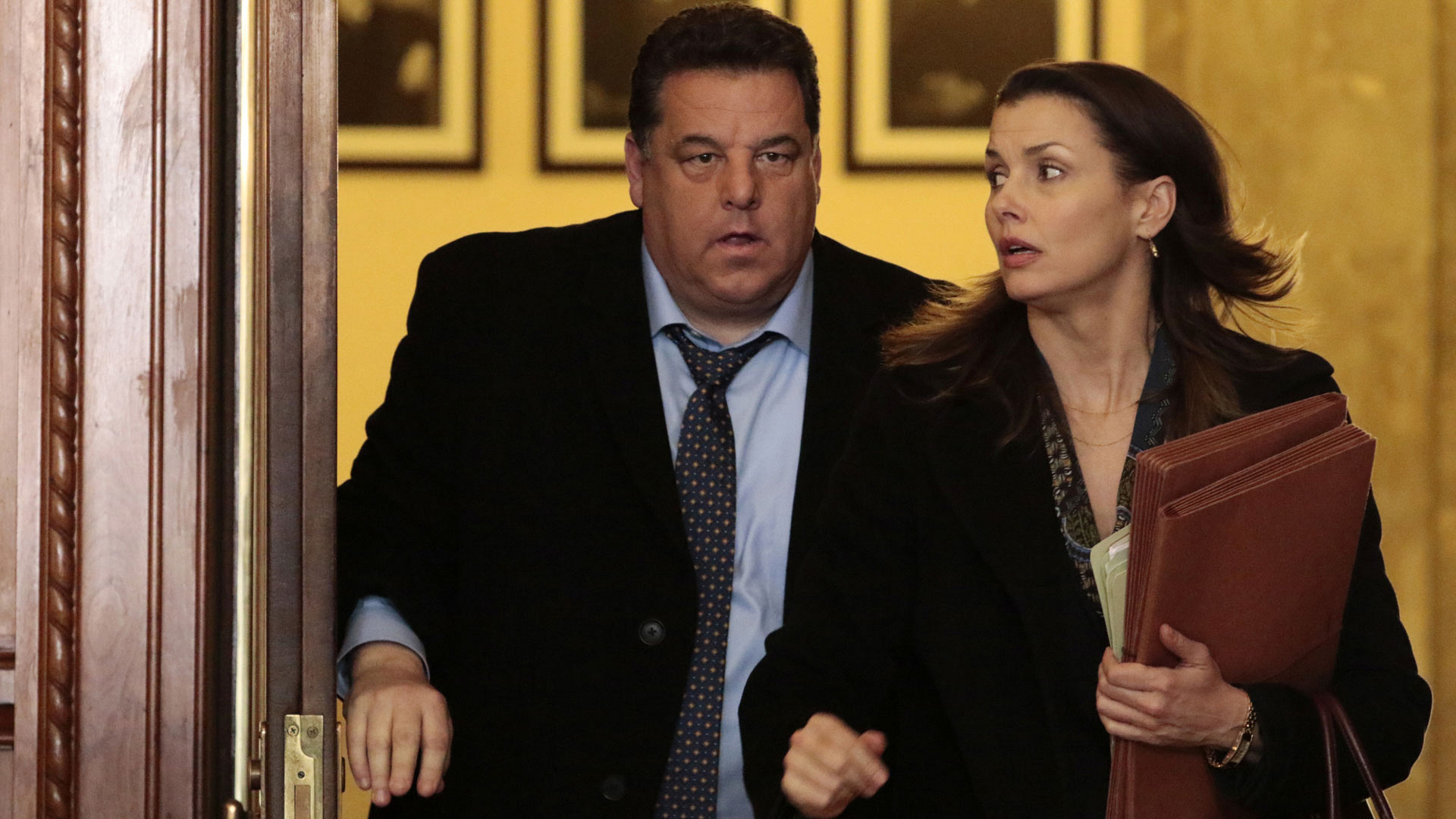 First Look: Erin And Anthony Try To Catch A Witness - Page 2 - Blue Bloods Photos ...