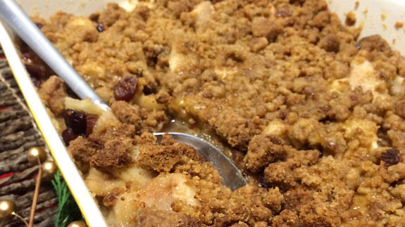 Get Trisha Yearwood S Snappy Pear And Cranberry Crumble Recipe