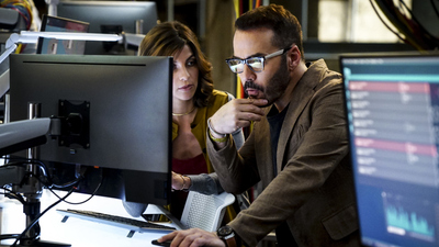 Sophe Connects The Dots To Track Down A Killer On Wisdom Of The Crowd